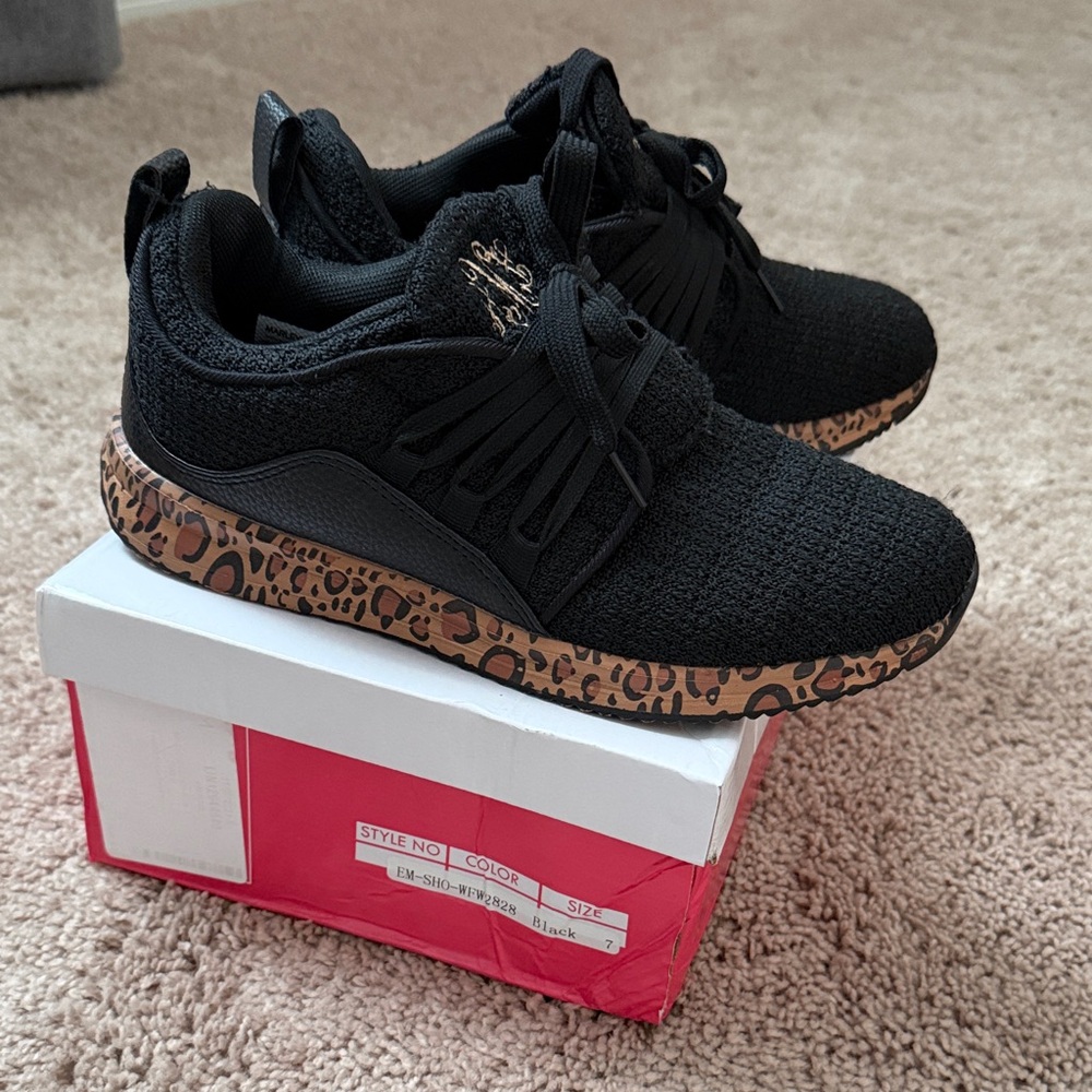 Elegant Black Leopard Women's Sneakers